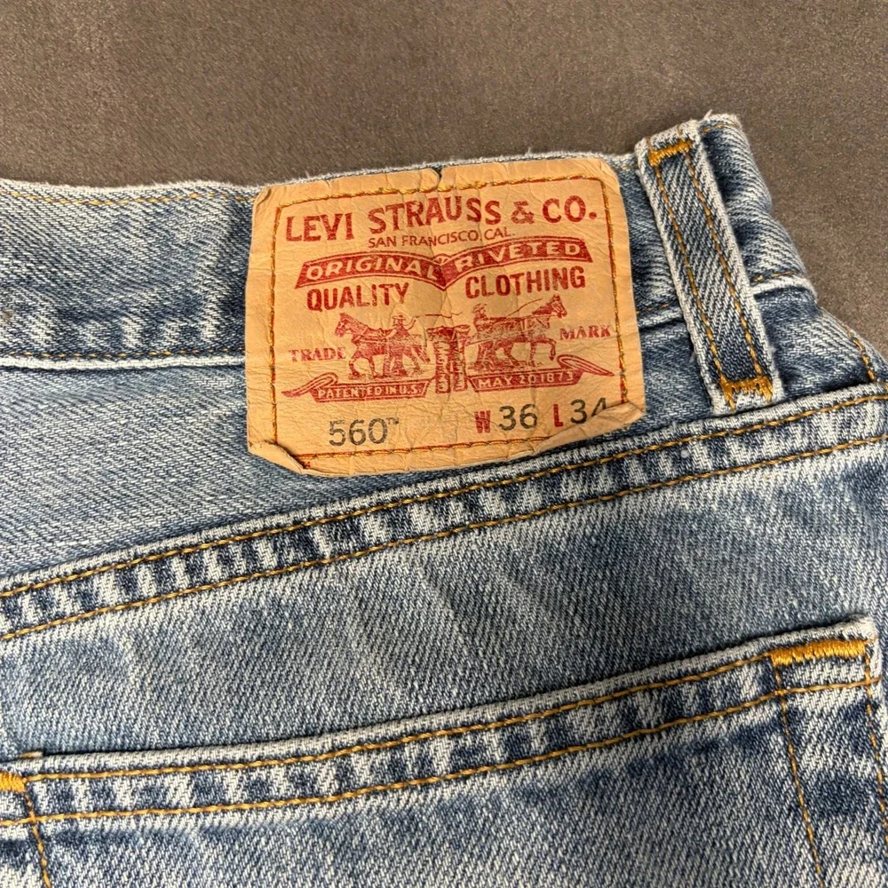 Levi's 560 Comfort Fit Jeans Mens 36x34 Blue Light Wash Loose Tapered Denim